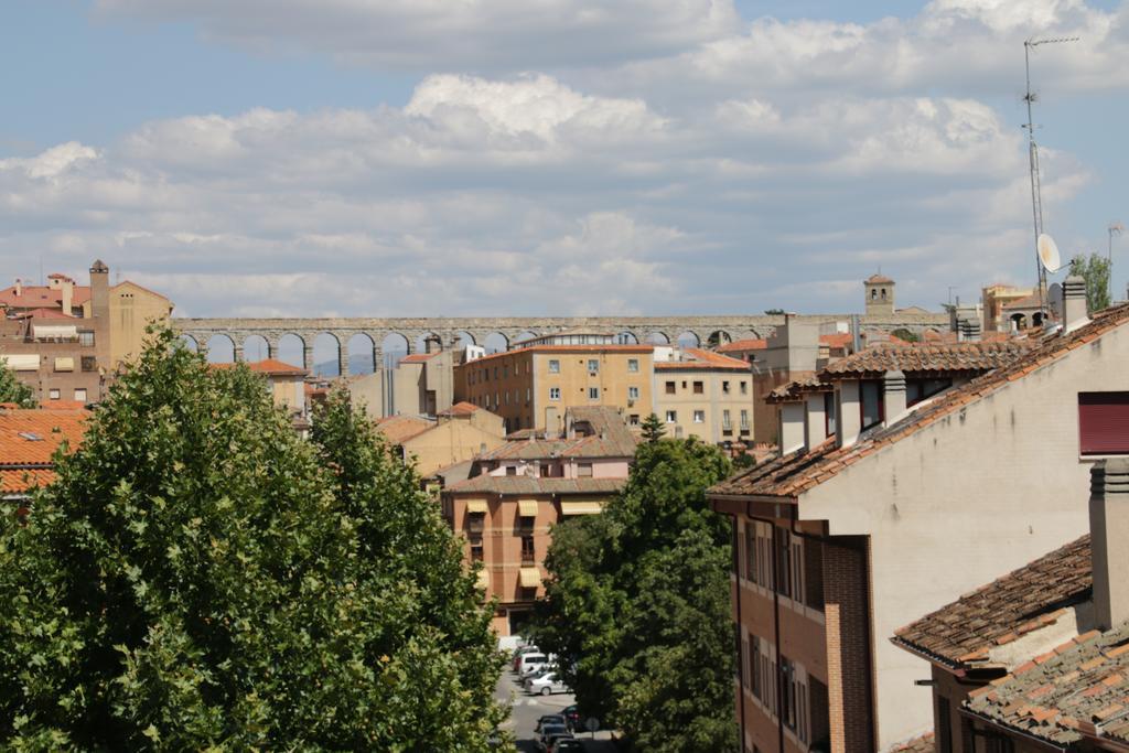 Hotel Apartamentos Aralso Segovia Bilik gambar